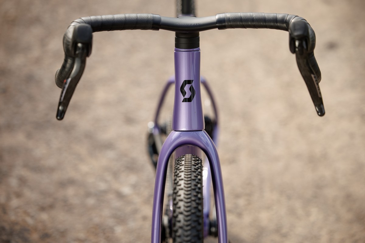Vilica Scott Addict Gravel s široko 50-milimetrsko gravel pnevmatiko